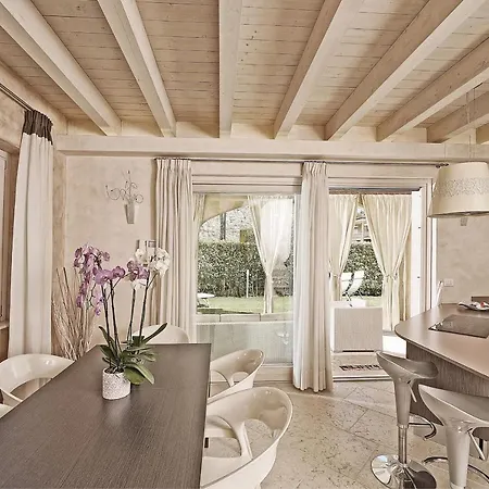 Gardagate - Villa Ludovica Romantica Манерба-дель-Гарда
